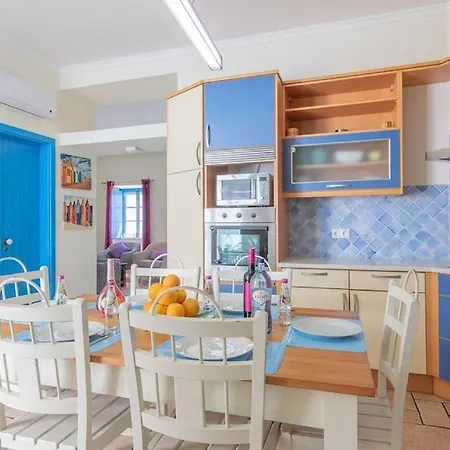 Dom wakacyjny Refurbished Beachfront House, Pool, Ac, Wifi, Albufeira, Sea View Albufeira