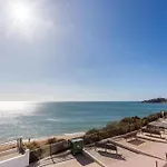 Refurbished Beachfront House, Pool, Ac, Wifi, Albufeira, Sea View Casa de Férias