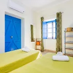 Casa de Férias Refurbished Beachfront House, Pool, Ac, Wifi, Albufeira, Sea View Albufeira