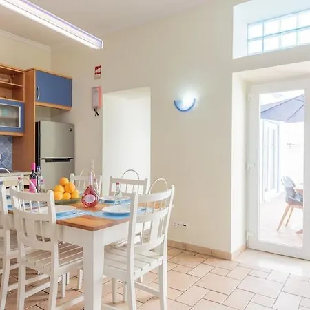 Refurbished Beachfront House, Pool, Ac, Wifi, Albufeira, Sea View Σπίτι διακοπών *