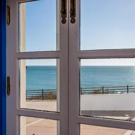 Nyaraló Refurbished Beachfront House, Pool, Ac, Wifi, Albufeira, Sea View *