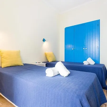 Refurbished Beachfront House, Pool, Ac, Wifi, Albufeira, Sea View Албуфейра