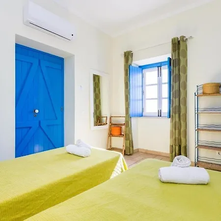 Nyaraló Refurbished Beachfront House, Pool, Ac, Wifi, Albufeira, Sea View Albufeira
