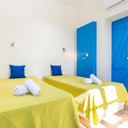 Nyaraló Refurbished Beachfront House, Pool, Ac, Wifi, Albufeira, Sea View Albufeira