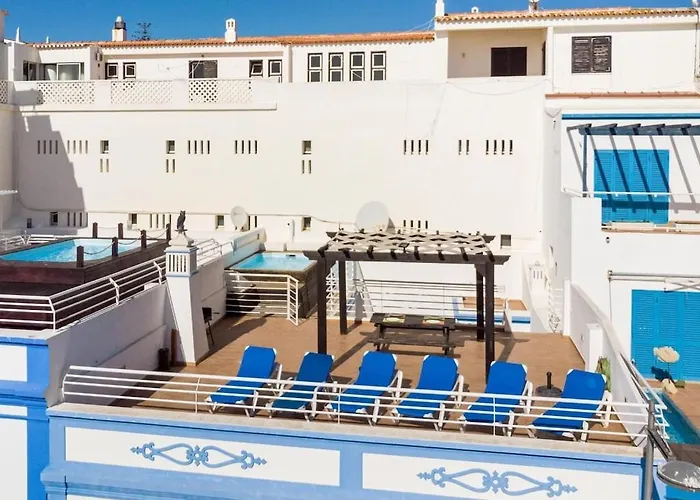 Refurbished Beachfront House, Pool, Ac, Wifi, Albufeira, Sea View Nyaraló