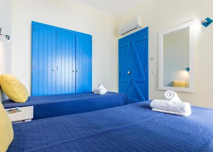 Refurbished Beachfront House, Pool, Ac, Wifi, Albufeira, Sea View Semesterbostad