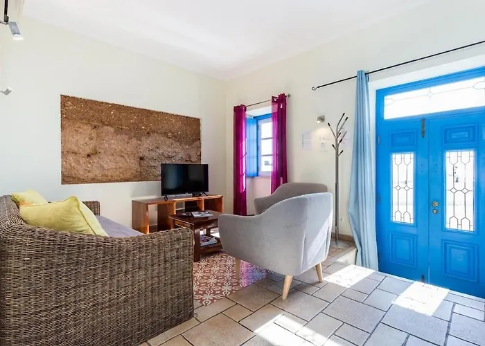 Semesterbostad Refurbished Beachfront House, Pool, Ac, Wifi, Albufeira, Sea View Albufeira