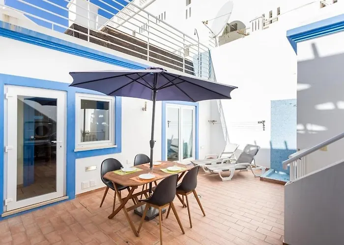 Refurbished Beachfront House, Pool, Ac, Wifi, Albufeira, Sea View Ferienhaus *